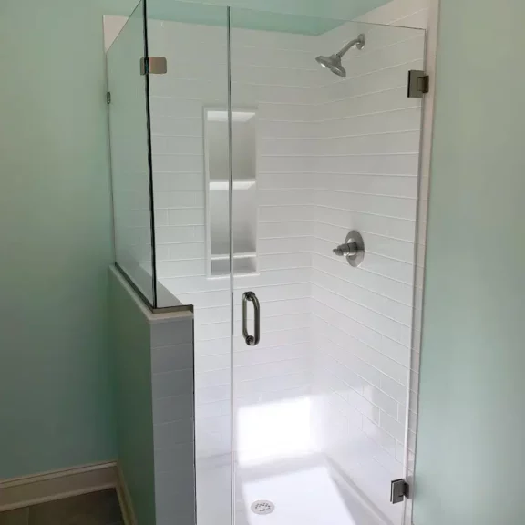 onyx shower with knee wall